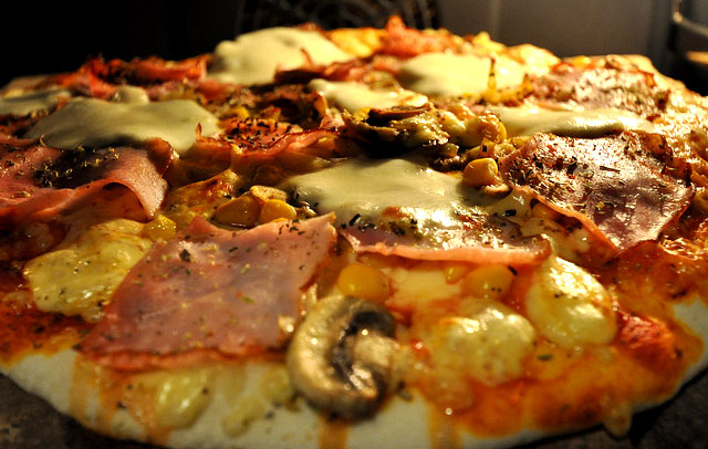 Pagotxa RZk: Tomate, mozzarella, barrengorri eta urdaiazpiko pizza